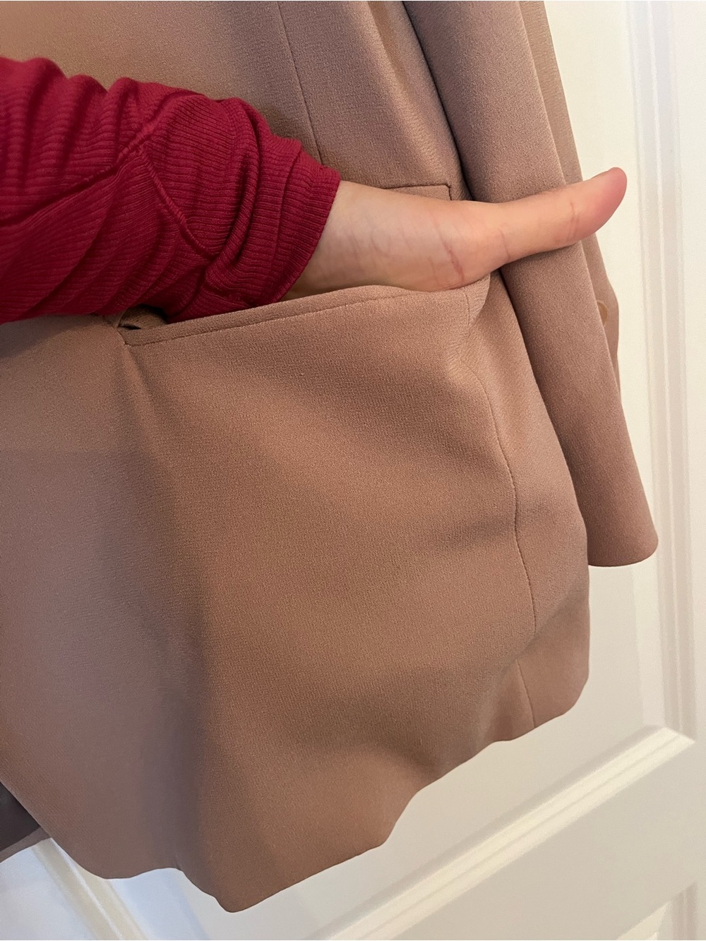 Aritzia Babaton Relaxed Blazer in Tan (Medium) - Picture 4 of 8